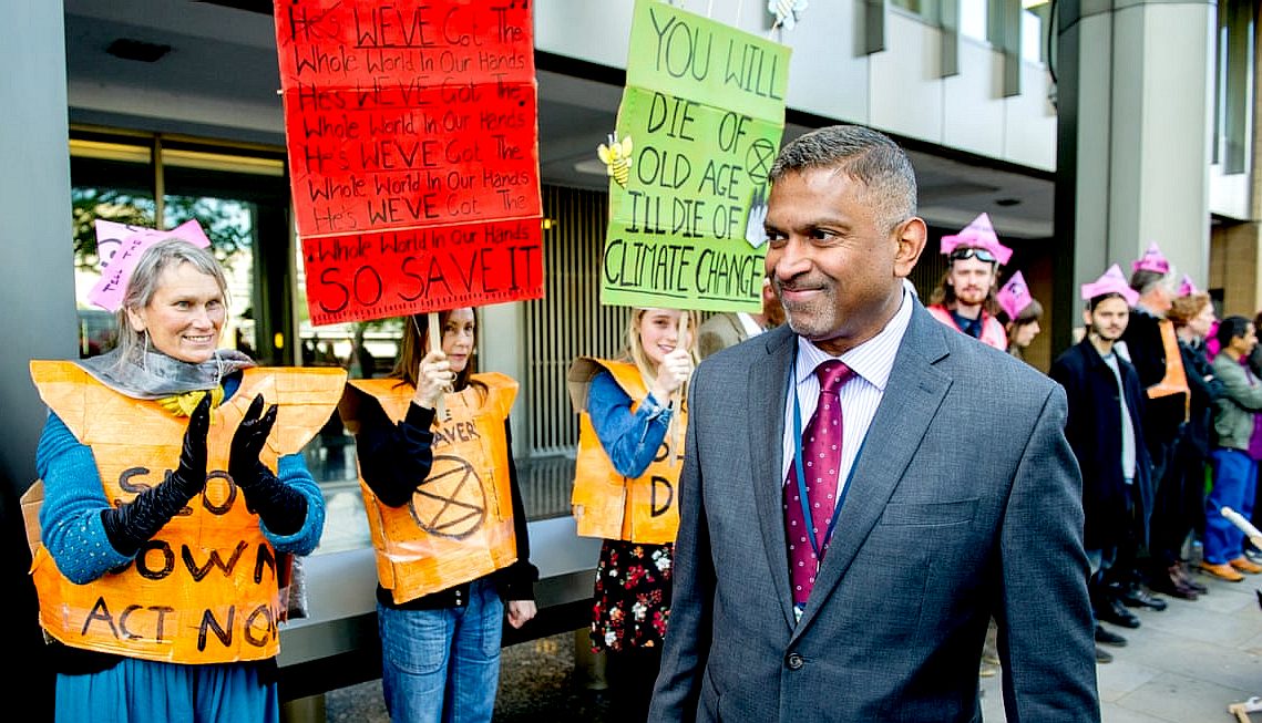 Extinction Rebellion protestors London at the IMO's offices May 2019