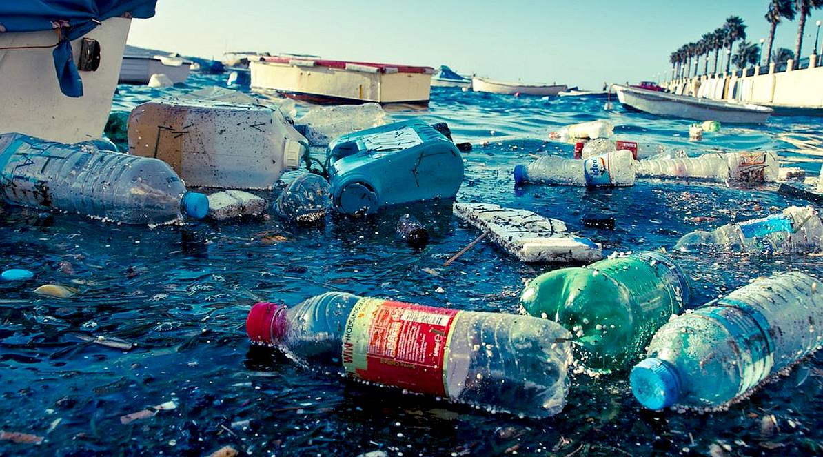 https://www.oceansplasticleanup.com/pictures_oceans_plastics/plastic-awash-bottles.jpg